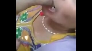 देसी विलेज रंडी का खेतो मे ग्रूप सेक्स वीडियो