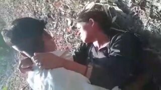 कॉलेज गर्ल का जंगल मे देसी गंगबांग सेक्स वीडियो