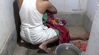बूढ़े तर्की ससुर ने अपनी बहू से संभोग का खेल खेला