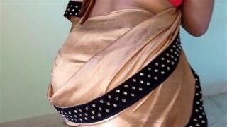 सौतेली जवान मा ने बेटे के साथ इंडियन फक मस्ती की