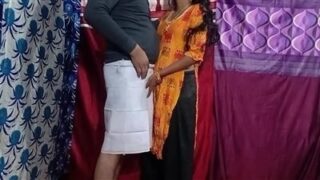 तमिल भाभी और घर के नौकर की इंडियन फक मस्ती