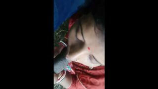 जंगल में अपने आशिक का बड़ा लंड चूसती हुई देसी भाभी