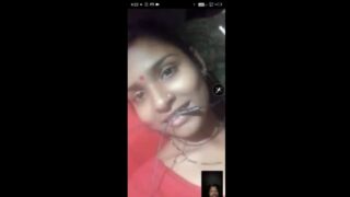 वीडियो कॉल मई दिखाई गाँव की भाभी नई अपने बूब्स ओर छूट