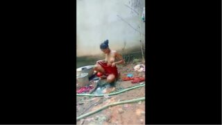 देसी सेक्सी लड़की को नहाते हुए उसका पड़ोसी नई वीडियो बनाया