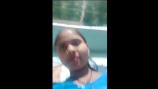 सारे ब्लाउस उतारके भाभी नई नंगी होके बदले कपड़े