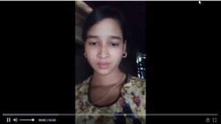हॉट गाँव की लड़की ने चूत में डाली उंगली